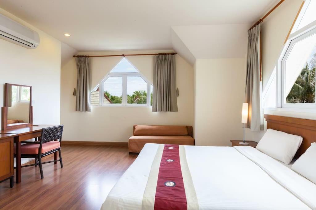 Baan Talay Samran 4 Bedrooms Villa With Beach And 3 Pools ชะอำ ภายนอก รูปภาพ
